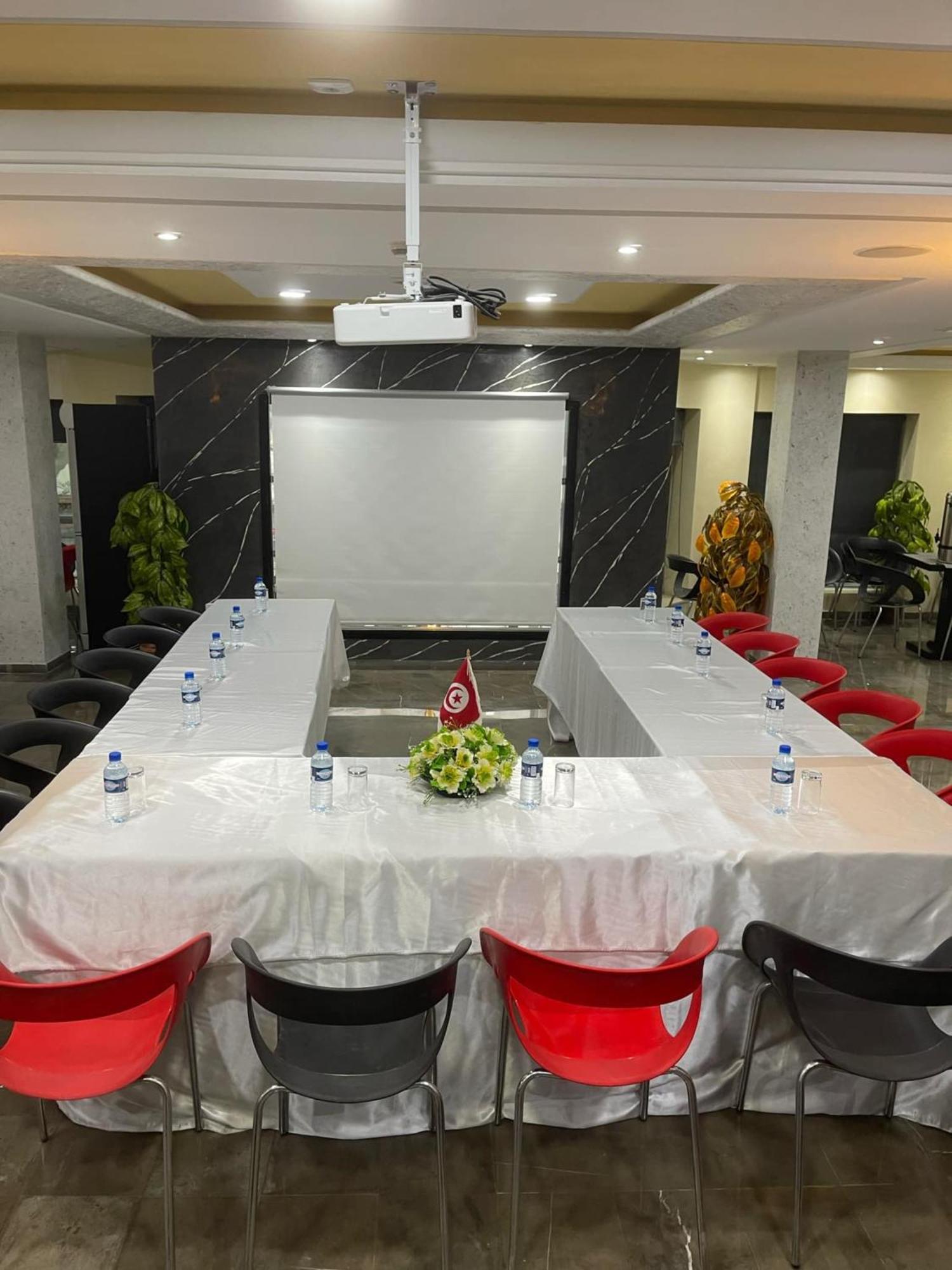 Le Parisien Tunis Hotel Екстериор снимка